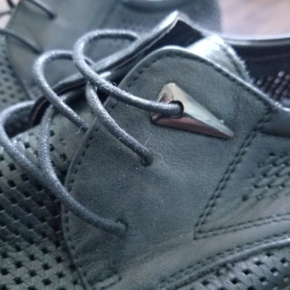 Shoes - Picture 4 of 7